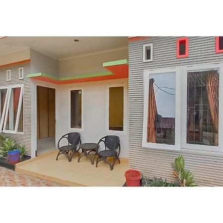 Hotel Sri Indrawati Puncak Mitra Reddoorz Богор Экстерьер фото